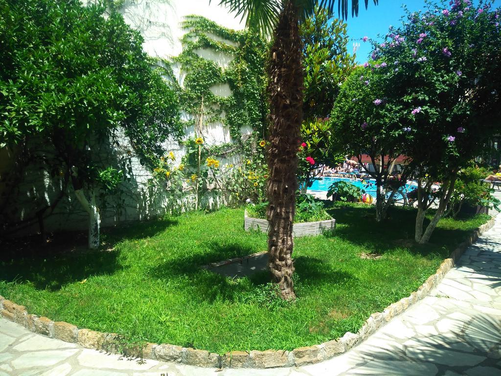 Pelli Hotel Pefkochori Exterior photo